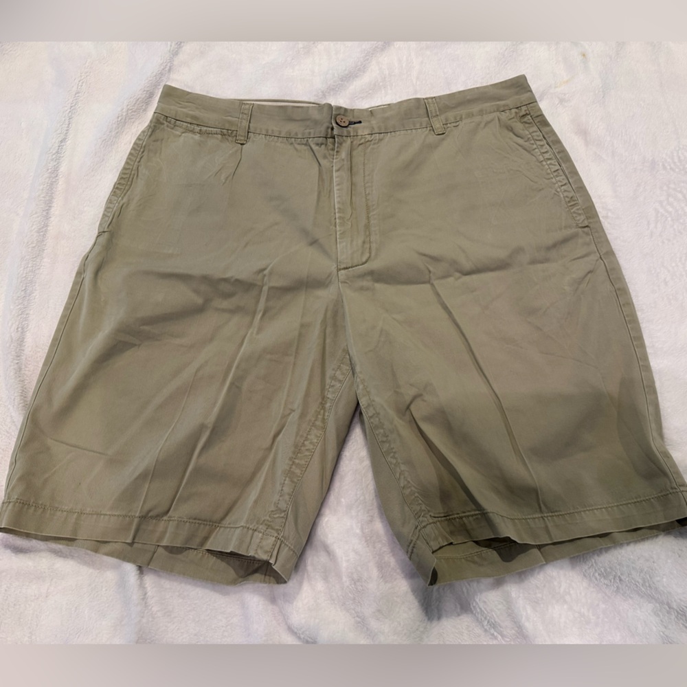 Men’s - Tommy Bahama Chino Light Khaki Shorts SZ 40 - Very Nice Condition